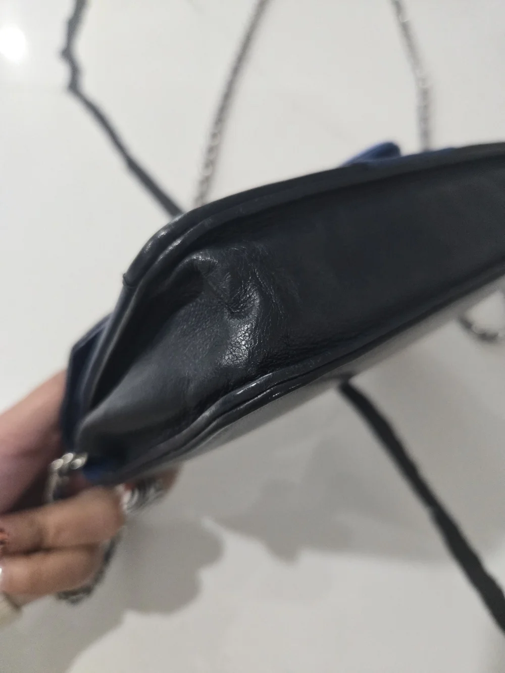 Rare Authentic Chanel Colorblock Leather Chain Shoulder Bag in Navy & Blue - Picture 4 of 10